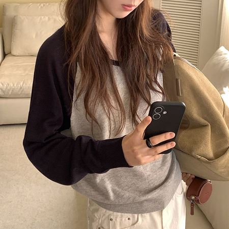 Dongdaemum Women’s Shirts, Tops & T-Shirts, a testament to the elegance and quality of wholesale Korean fashion.