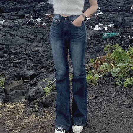 Dongdaemum Women’s Pants, a testament to the elegance and quality of wholesale Korean fashion.