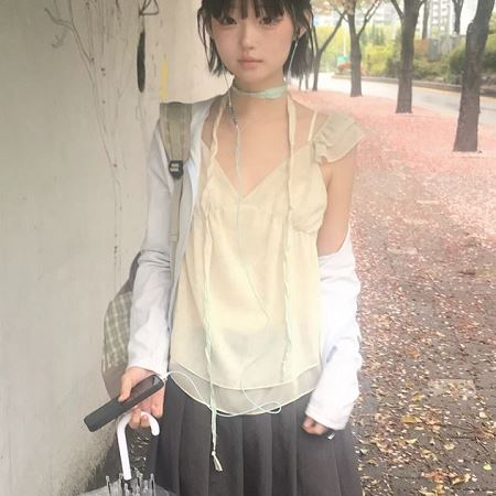 Dongdaemum Women’s Shirts, Tops & T-Shirts, a testament to the elegance and quality of wholesale Korean fashion.