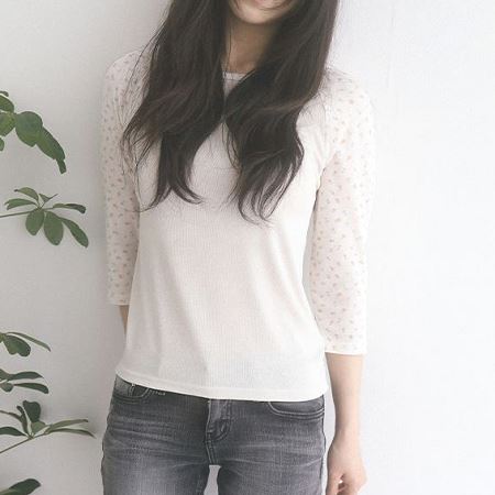 Dongdaemum Women’s Shirts, Tops & T-Shirts, a testament to the elegance and quality of wholesale Korean fashion.