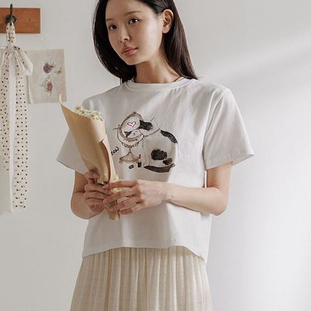 Dongdaemum Women’s Shirts, Tops & T-Shirts, a testament to the elegance and quality of wholesale Korean fashion.