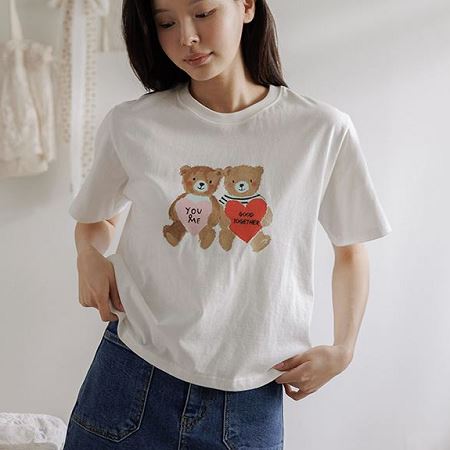 Dongdaemum Women’s Shirts, Tops & T-Shirts, a testament to the elegance and quality of wholesale Korean fashion.