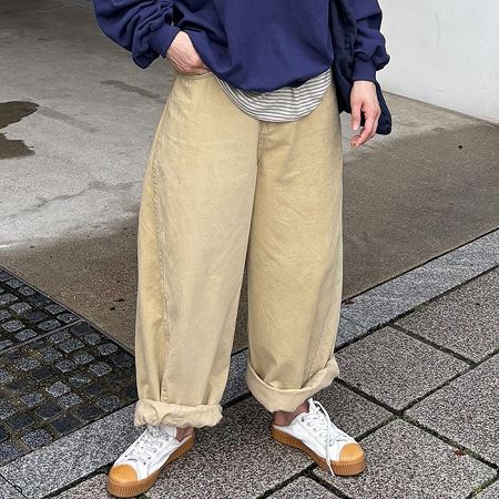 Dongdaemum Women’s Pants, a testament to the elegance and quality of wholesale Korean fashion.