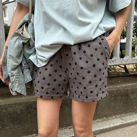 Dongdaemum Women’s Pants, a testament to the elegance and quality of wholesale Korean fashion.