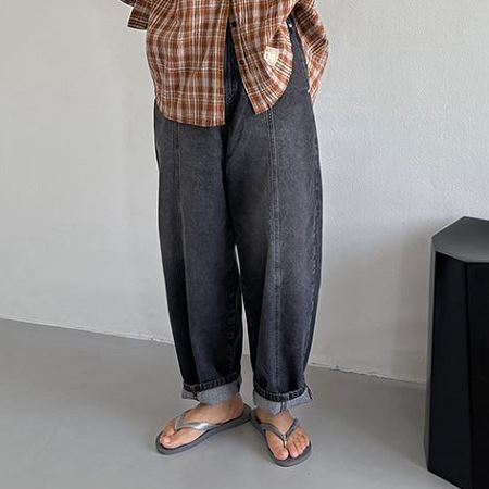 Dongdaemum Women’s Pants, a testament to the elegance and quality of wholesale Korean fashion.