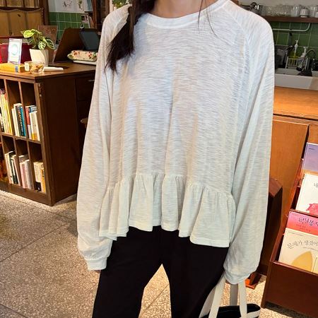 Dongdaemum Women’s Shirts, Tops & T-Shirts, a testament to the elegance and quality of wholesale Korean fashion.