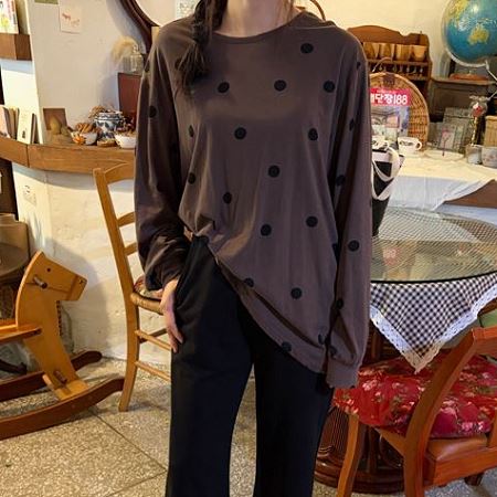 Dongdaemum Women’s Shirts, Tops & T-Shirts, a testament to the elegance and quality of wholesale Korean fashion.