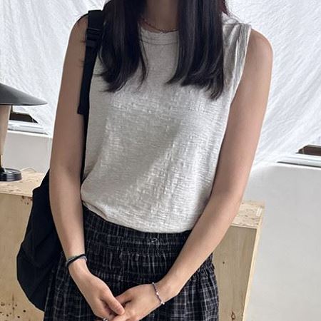 Dongdaemum Women’s Shirts, Tops & T-Shirts, a testament to the elegance and quality of wholesale Korean fashion.