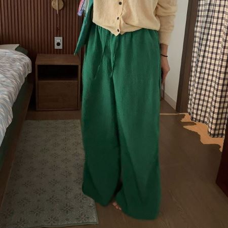 Dongdaemum Women’s Pants, a testament to the elegance and quality of wholesale Korean fashion.