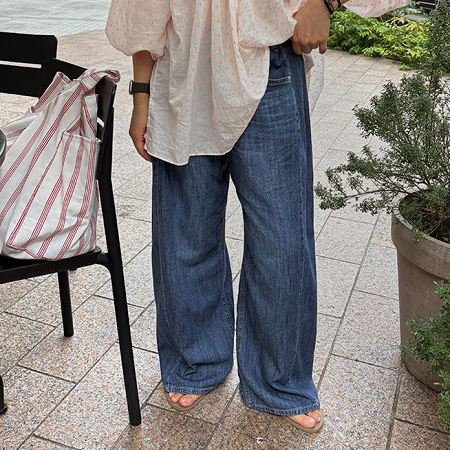 Dongdaemum Women’s Pants, a testament to the elegance and quality of wholesale Korean fashion.