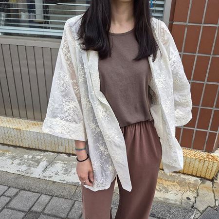 Dongdaemum Women’s Shirts, Tops & T-Shirts, a testament to the elegance and quality of wholesale Korean fashion.