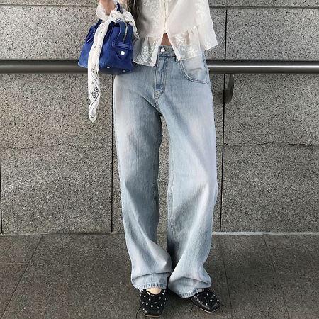 Dongdaemum Women’s Pants, a testament to the elegance and quality of wholesale Korean fashion.