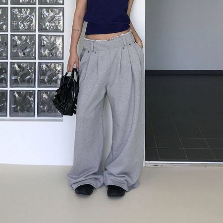 Dongdaemum Women’s Pants, a testament to the elegance and quality of wholesale Korean fashion.