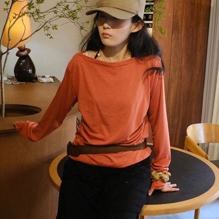 Dongdaemum Women’s Shirts, Tops & T-Shirts, a testament to the elegance and quality of wholesale Korean fashion.