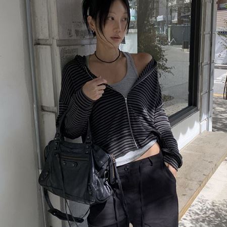 Dongdaemum Women’s Coats & Jackets, a testament to the elegance and quality of wholesale Korean fashion.