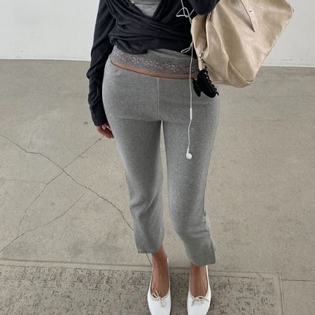 Dongdaemum Women’s Pants, a testament to the elegance and quality of wholesale Korean fashion.