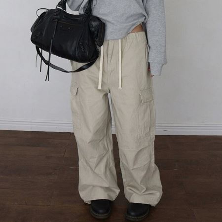 Dongdaemum Women’s Pants, a testament to the elegance and quality of wholesale Korean fashion.