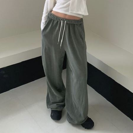 Dongdaemum Women’s Pants, a testament to the elegance and quality of wholesale Korean fashion.