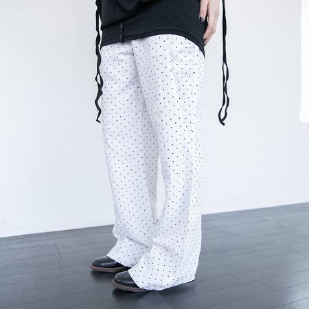 Dongdaemum Women’s Pants, a testament to the elegance and quality of wholesale Korean fashion.