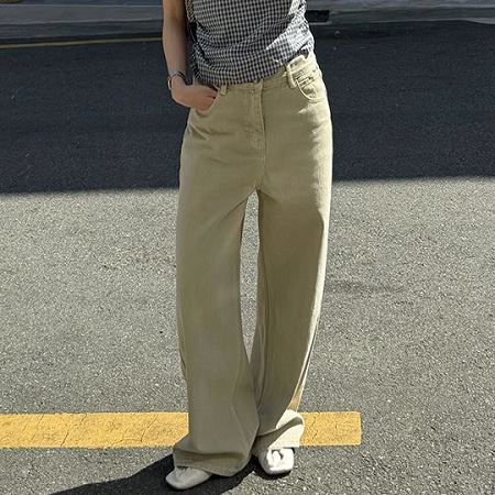 Dongdaemum Women’s Pants, a testament to the elegance and quality of wholesale Korean fashion.
