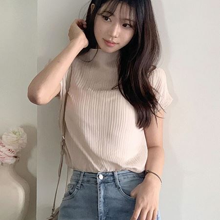 Dongdaemum Women’s Shirts, Tops & T-Shirts, a testament to the elegance and quality of wholesale Korean fashion.