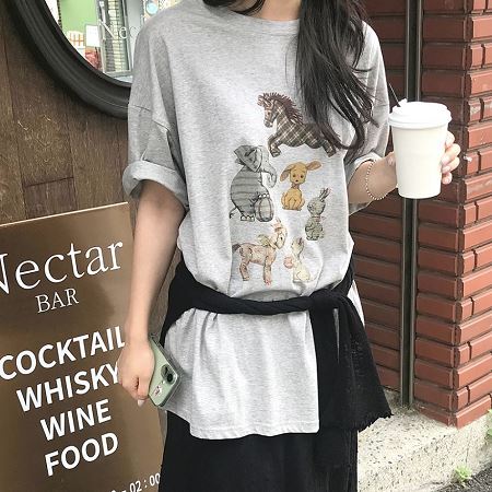 Dongdaemum Women’s Shirts, Tops & T-Shirts, a testament to the elegance and quality of wholesale Korean fashion.