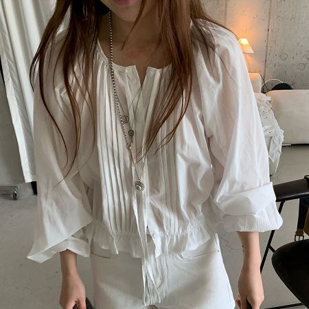 Dongdaemum Women’s Shirts, Tops & T-Shirts, a testament to the elegance and quality of wholesale Korean fashion.