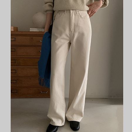 Dongdaemum Women’s Pants, a testament to the elegance and quality of wholesale Korean fashion.