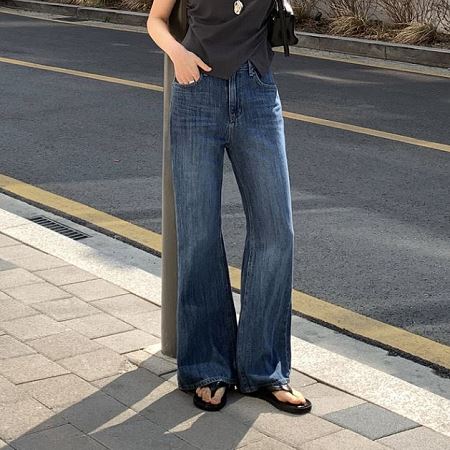 Dongdaemum Women’s Pants, a testament to the elegance and quality of wholesale Korean fashion.
