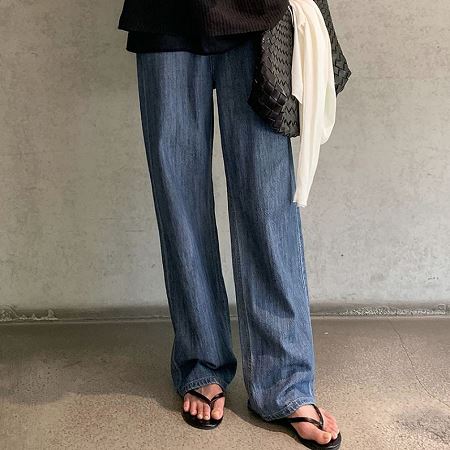 Dongdaemum Women’s Pants, a testament to the elegance and quality of wholesale Korean fashion.