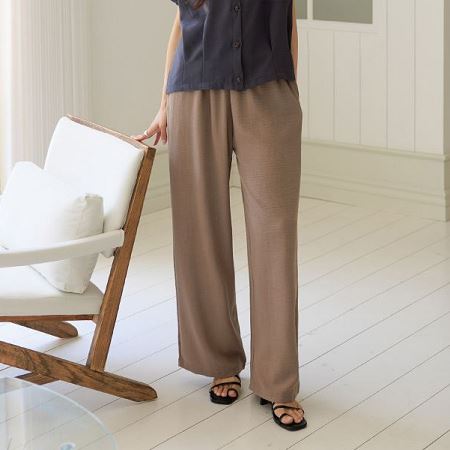 Dongdaemum Women’s Pants, a testament to the elegance and quality of wholesale Korean fashion.