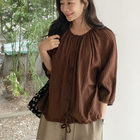 Dongdaemum Women’s Shirts, Tops & T-Shirts, a testament to the elegance and quality of wholesale Korean fashion.