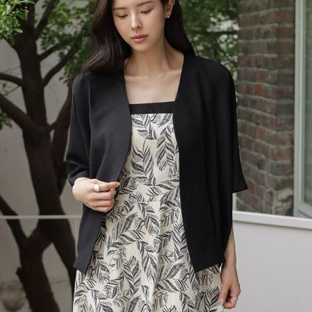 Dongdaemum Women’s Coats & Jackets, a testament to the elegance and quality of wholesale Korean fashion.