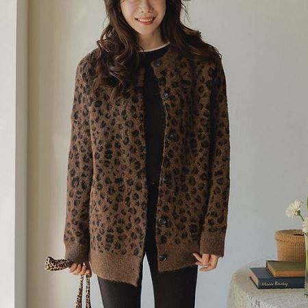 Dongdaemum Women’s Coats & Jackets, a testament to the elegance and quality of wholesale Korean fashion.