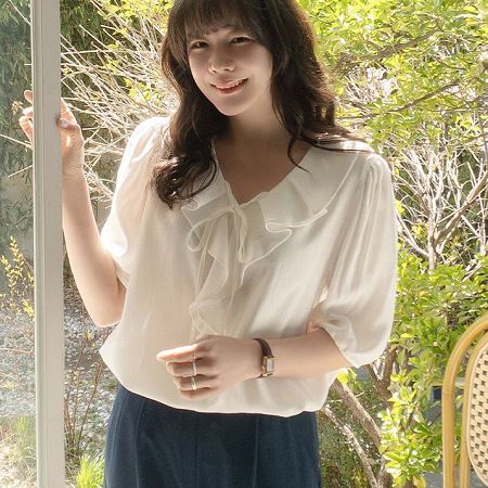 Dongdaemum Women’s Shirts, Tops & T-Shirts, a testament to the elegance and quality of wholesale Korean fashion.