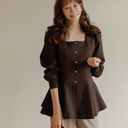 Dongdaemum Women’s Shirts, Tops & T-Shirts, a testament to the elegance and quality of wholesale Korean fashion.