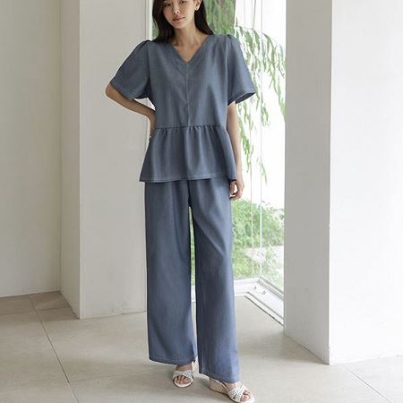 Dongdaemum Women’s One-Pieces, a testament to the elegance and quality of wholesale Korean fashion.