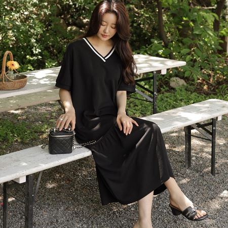 Dongdaemum Women’s Dresses, a testament to the elegance and quality of wholesale Korean fashion.
