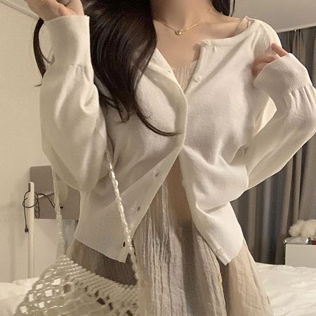 Dongdaemum Women’s Coats & Jackets, a testament to the elegance and quality of wholesale Korean fashion.