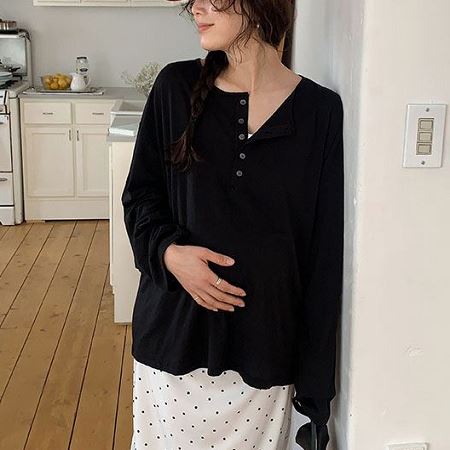 Dongdaemum Women’s Shirts, Tops & T-Shirts, a testament to the elegance and quality of wholesale Korean fashion.