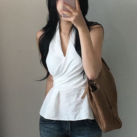 Dongdaemum Women’s Shirts, Tops & T-Shirts, a testament to the elegance and quality of wholesale Korean fashion.