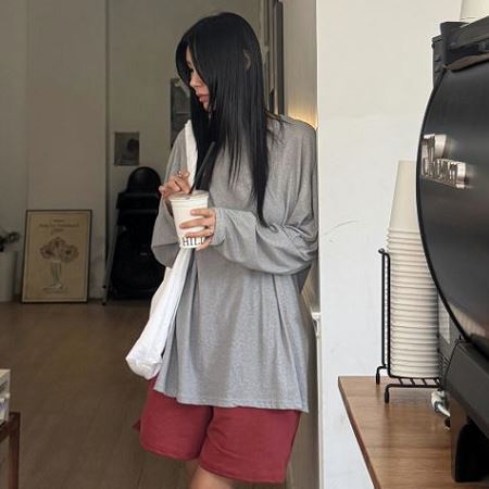 Dongdaemum Women’s Shirts, Tops & T-Shirts, a testament to the elegance and quality of wholesale Korean fashion.