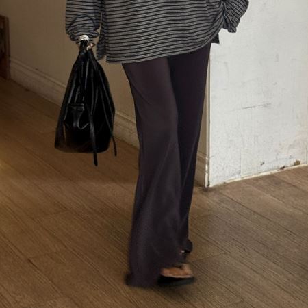 Dongdaemum Women’s Pants, a testament to the elegance and quality of wholesale Korean fashion.