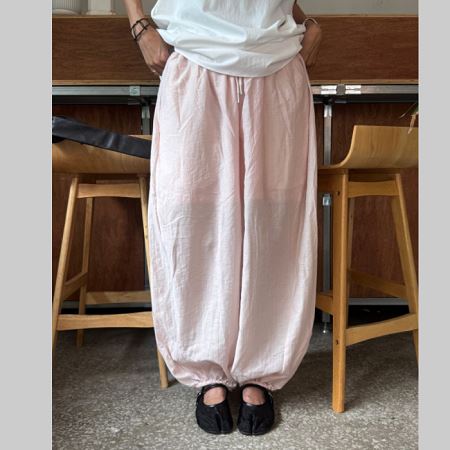 Dongdaemum Women’s Pants, a testament to the elegance and quality of wholesale Korean fashion.