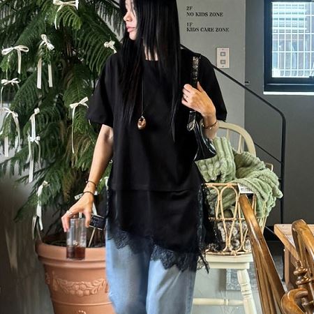 Dongdaemum Women’s Shirts, Tops & T-Shirts, a testament to the elegance and quality of wholesale Korean fashion.
