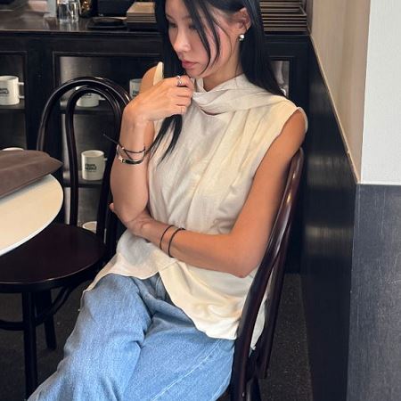 Dongdaemum Women’s Shirts, Tops & T-Shirts, a testament to the elegance and quality of wholesale Korean fashion.