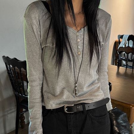 Dongdaemum Women’s Shirts, Tops & T-Shirts, a testament to the elegance and quality of wholesale Korean fashion.