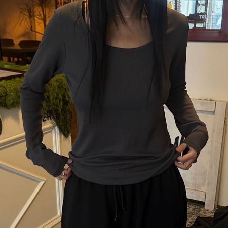 Dongdaemum Women’s Shirts, Tops & T-Shirts, a testament to the elegance and quality of wholesale Korean fashion.