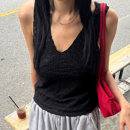 Dongdaemum Women’s Shirts, Tops & T-Shirts, a testament to the elegance and quality of wholesale Korean fashion.