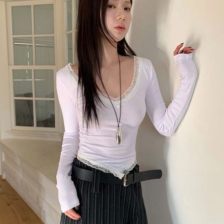 Dongdaemum Women’s Shirts, Tops & T-Shirts, a testament to the elegance and quality of wholesale Korean fashion.